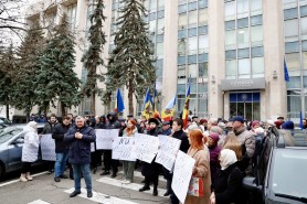 Comuniștii și Socialiștii au organizat un miting de protest antiguvernamental: „PAS – partidul sărăciei”